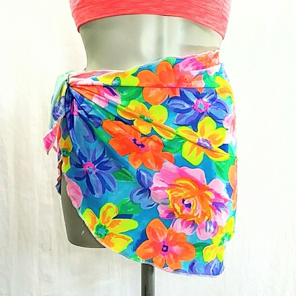 Bobbie Rose Floral Sarong - Picture 3 of 5